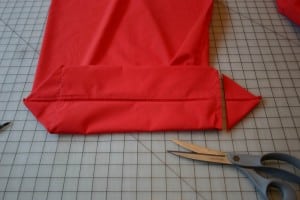 Sewing the bottom of the bag Sewing the bottom of the bag